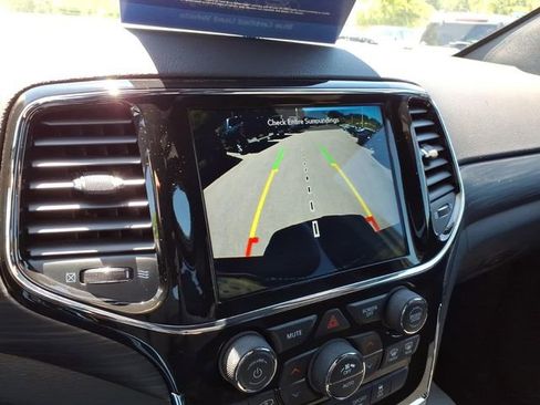 Used 2022 Jeep Grand Cherokee Laredo X RWD image 27