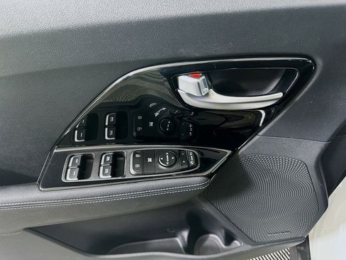 Used 2022 Kia Niro EX image 15