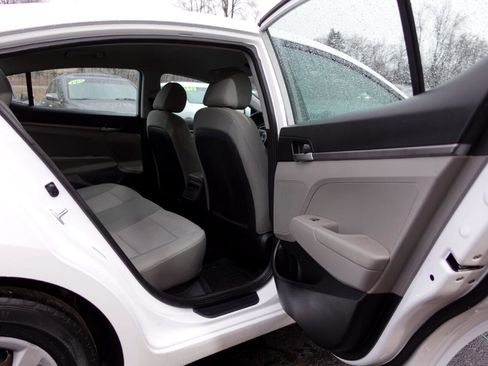 Used 2017 Hyundai Elantra SE image 16