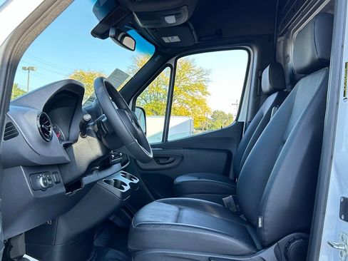 Used 2025 Mercedes-Benz Sprinter 2500 image 27