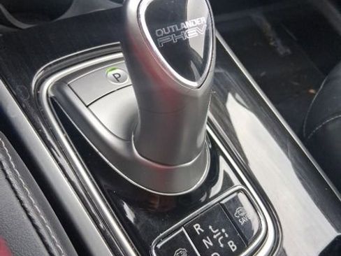 Used 2018 Mitsubishi Outlander SEL image 30