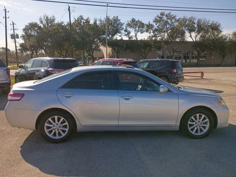Used 2010 Toyota Camry XLE image 6