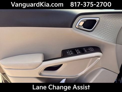 Certified 2025 Kia Soul LX image 17