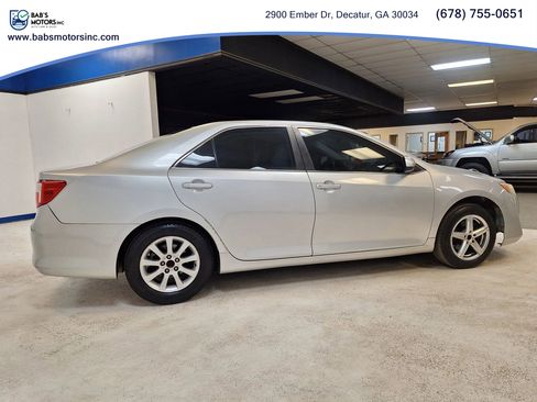 Used 2012 Toyota Camry L image 4