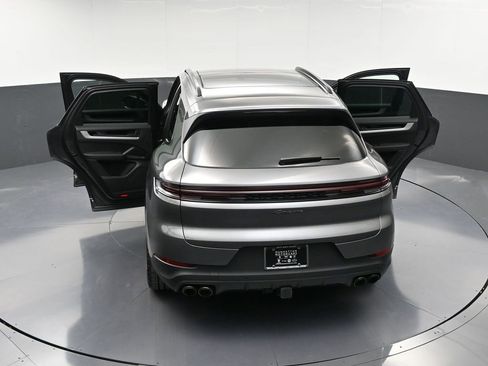Certified 2025 Porsche Cayenne image 34