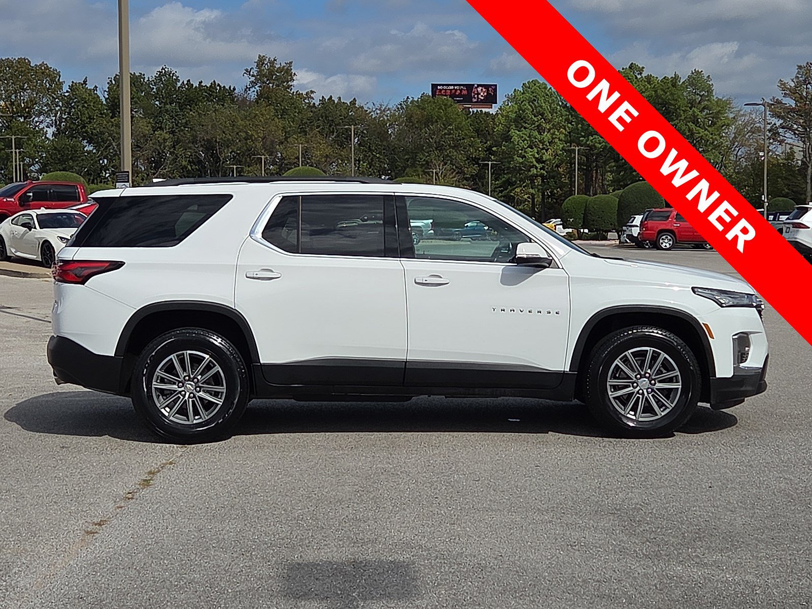 Used 2023 Chevrolet Traverse LT FWD image 6