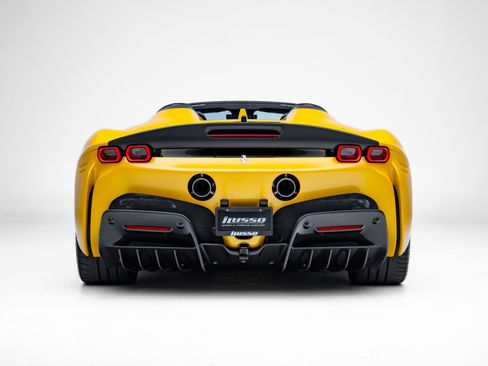 Used 2023 Ferrari SF90 Spider image 38