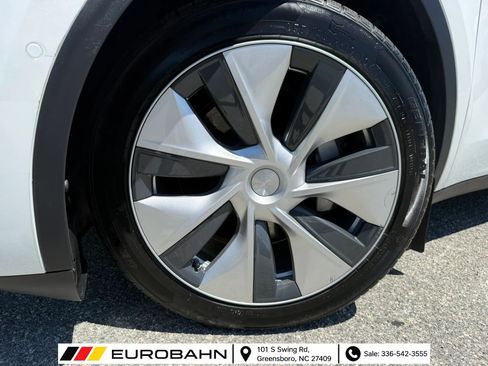 Used 2022 Tesla Model Y Long Range AWD/4WD image 27