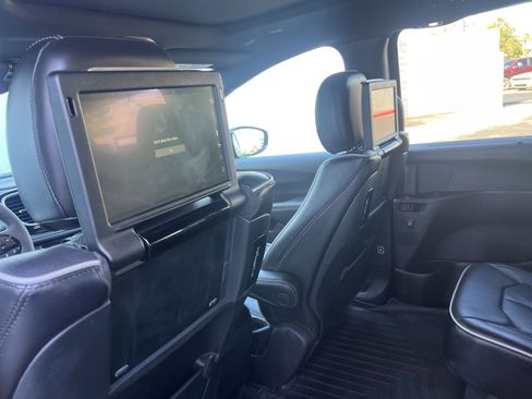 Used 2023 Chrysler Pacifica Limited w/ Uconnect Theater Family Group AWD/4WD image 23