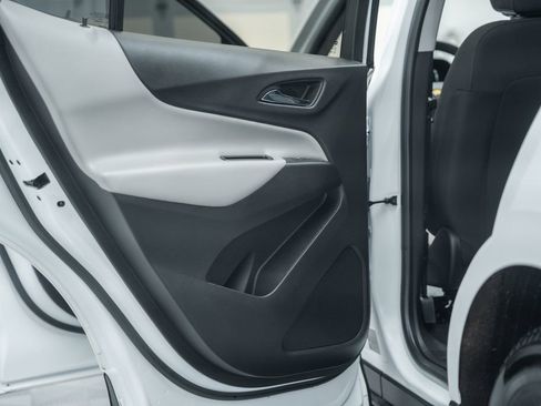 Used 2022 Chevrolet Equinox LS w/ LS Convenience Package image 33