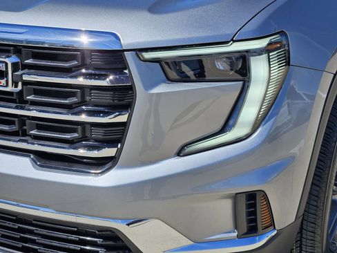 Used 2025 GMC Acadia Elevation image 11