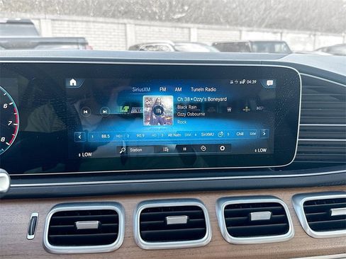 Used 2022 Mercedes-Benz GLS 450 4MATIC image 16