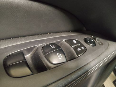 Used 2020 Nissan Pathfinder SL AWD/4WD image 27