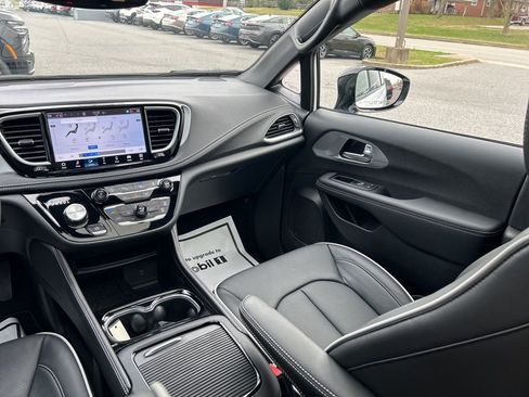 New 2026 Chrysler Pacifica Limited w/ S Appearance Package FWD image 27