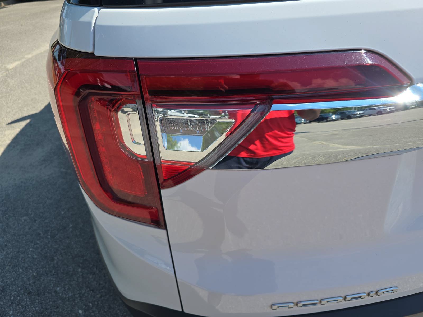 Used 2022 GMC Acadia SLE w/ Driver Convenience Package FWD image 34