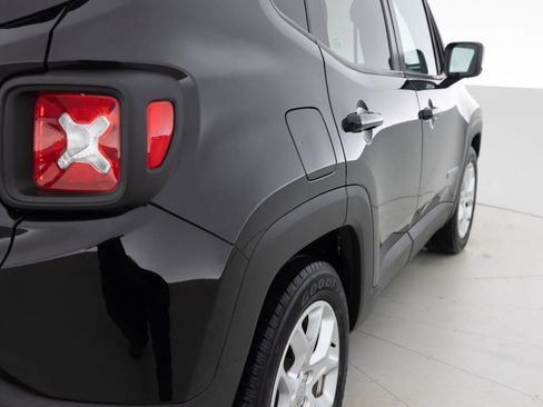 Used 2016 Jeep Renegade Latitude FWD image 14