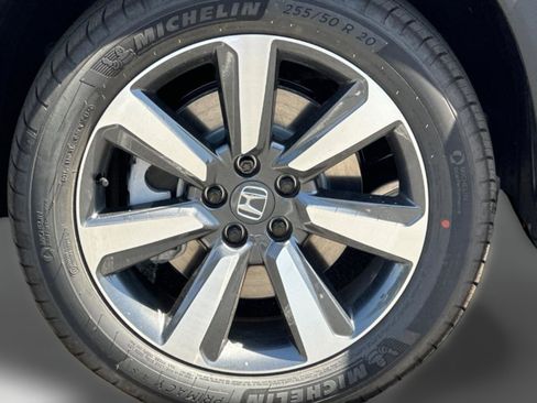 New 2025 Honda Pilot Touring image 11