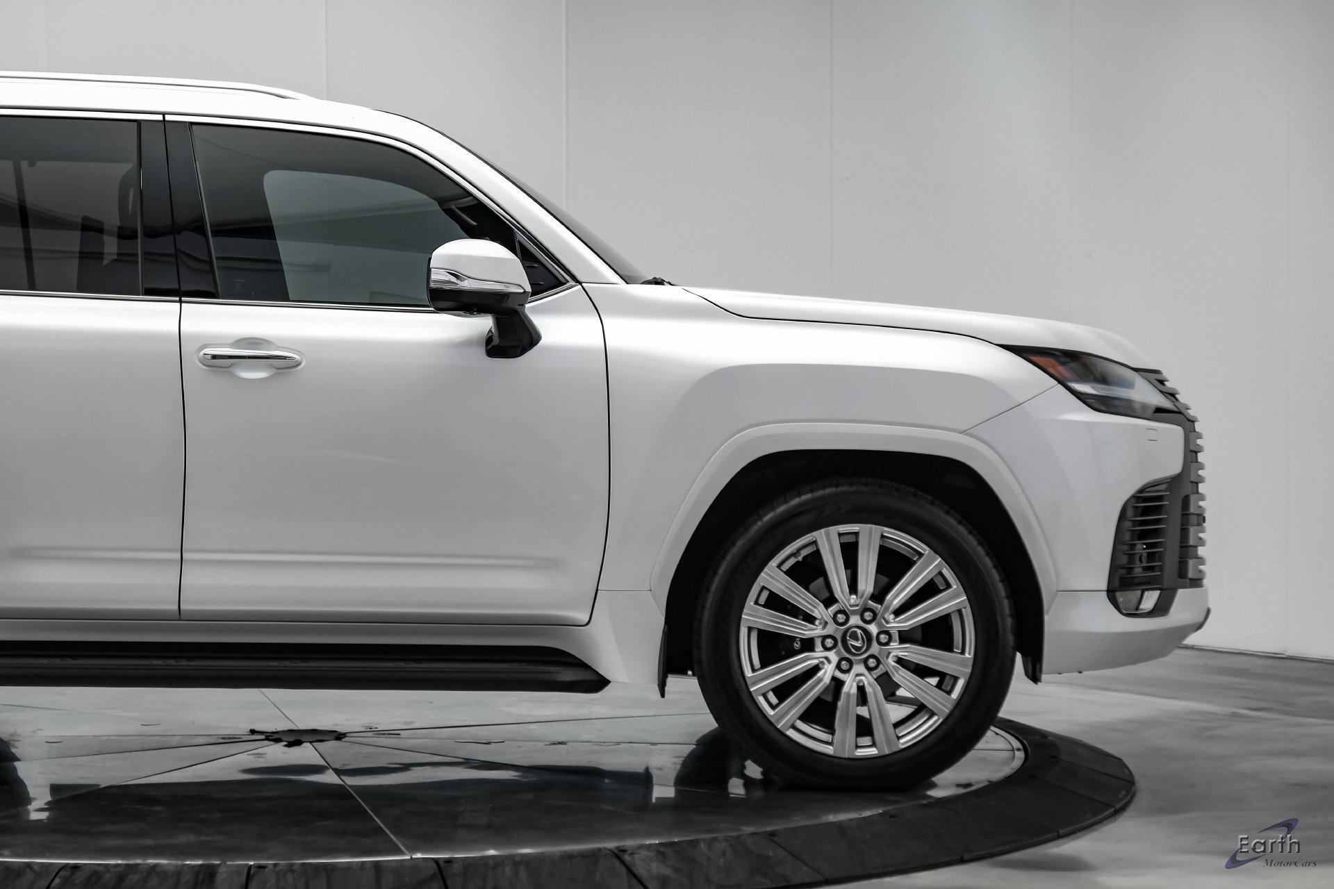 Used 2023 Lexus LX 600 4WD w/ Accessory Package (Z1) image 22