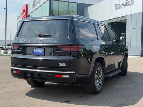 Used 2024 Jeep Wagoneer Series II w/ Flexible Seating Group AWD/4WD image 5