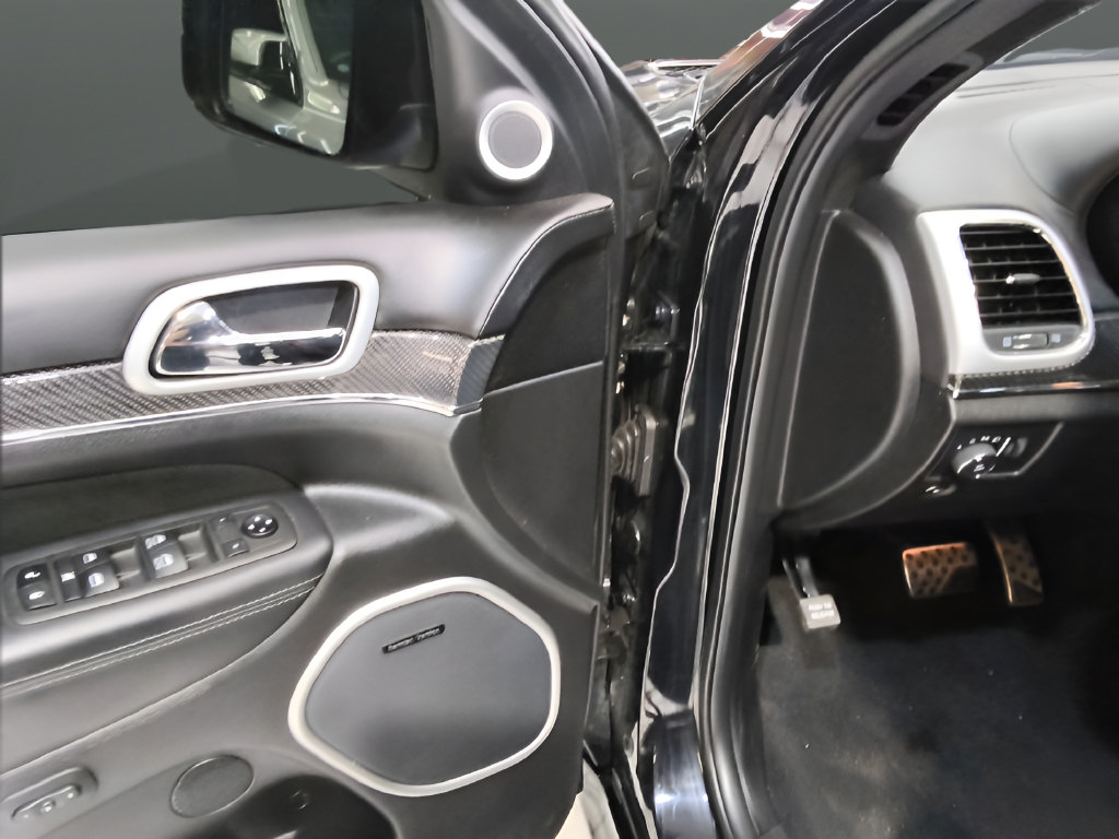 Used 2021 Jeep Grand Cherokee SRT AWD/4WD image 29