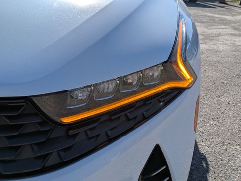 Used 2022 Kia K5 LXS image 10