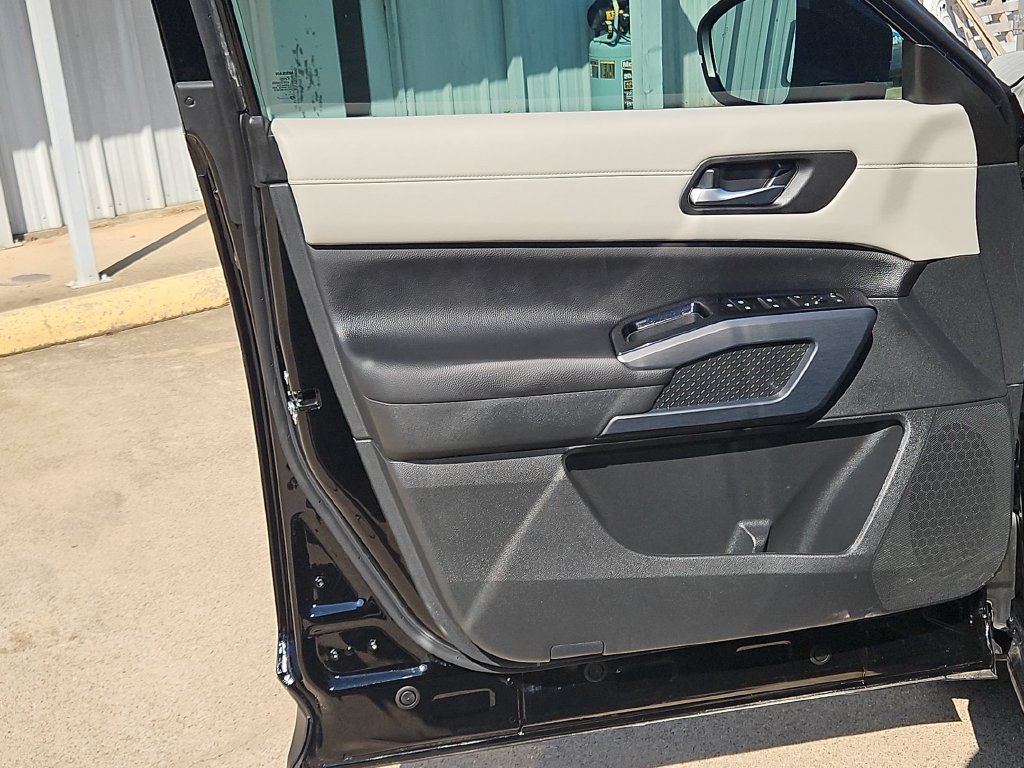 Used 2025 Nissan Pathfinder SL w/ SL Premium Package FWD image 14