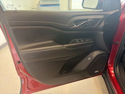 Used 2023 GMC Acadia SLT image 42