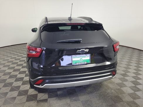 Used 2024 Chevrolet Trax LT w/ Sunroof Package FWD image 6