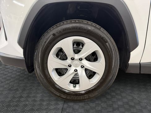 Used 2024 Toyota RAV4 LE AWD/4WD image 15