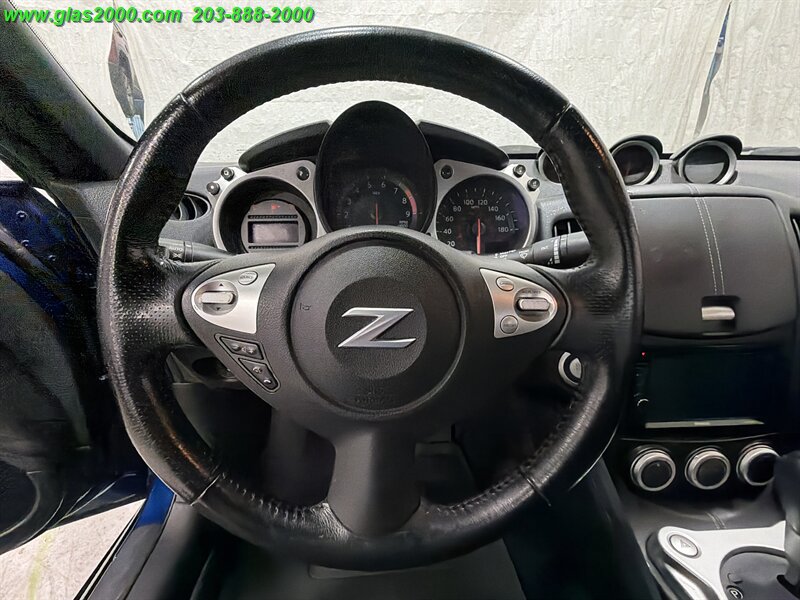 Used 2016 Nissan 370Z Coupe RWD image 4