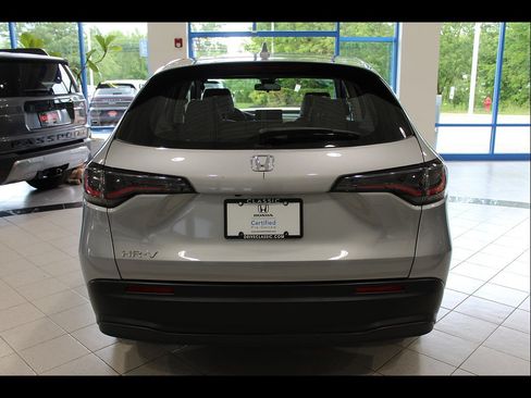Certified 2023 Honda HR-V LX image 6