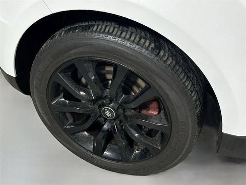 Used 2016 Land Rover Range Rover Sport HSE image 32