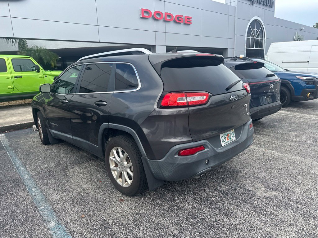 Used 2016 Jeep Cherokee Latitude FWD image 8