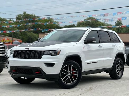 Used 2018 Jeep Grand Cherokee Trailhawk AWD/4WD image 3