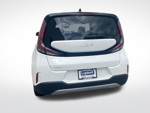 Used 2023 Kia Soul S FWD image 14
