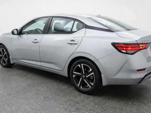 Used 2025 Nissan Sentra SV image 6