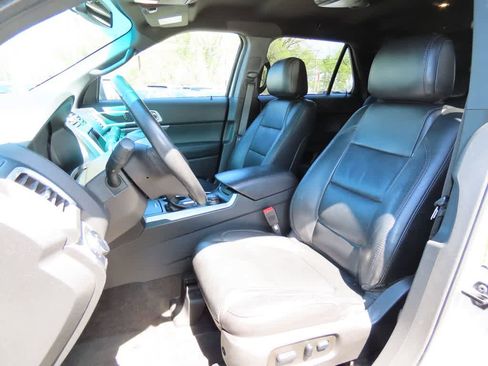Used 2013 Ford Explorer XLT AWD/4WD image 12