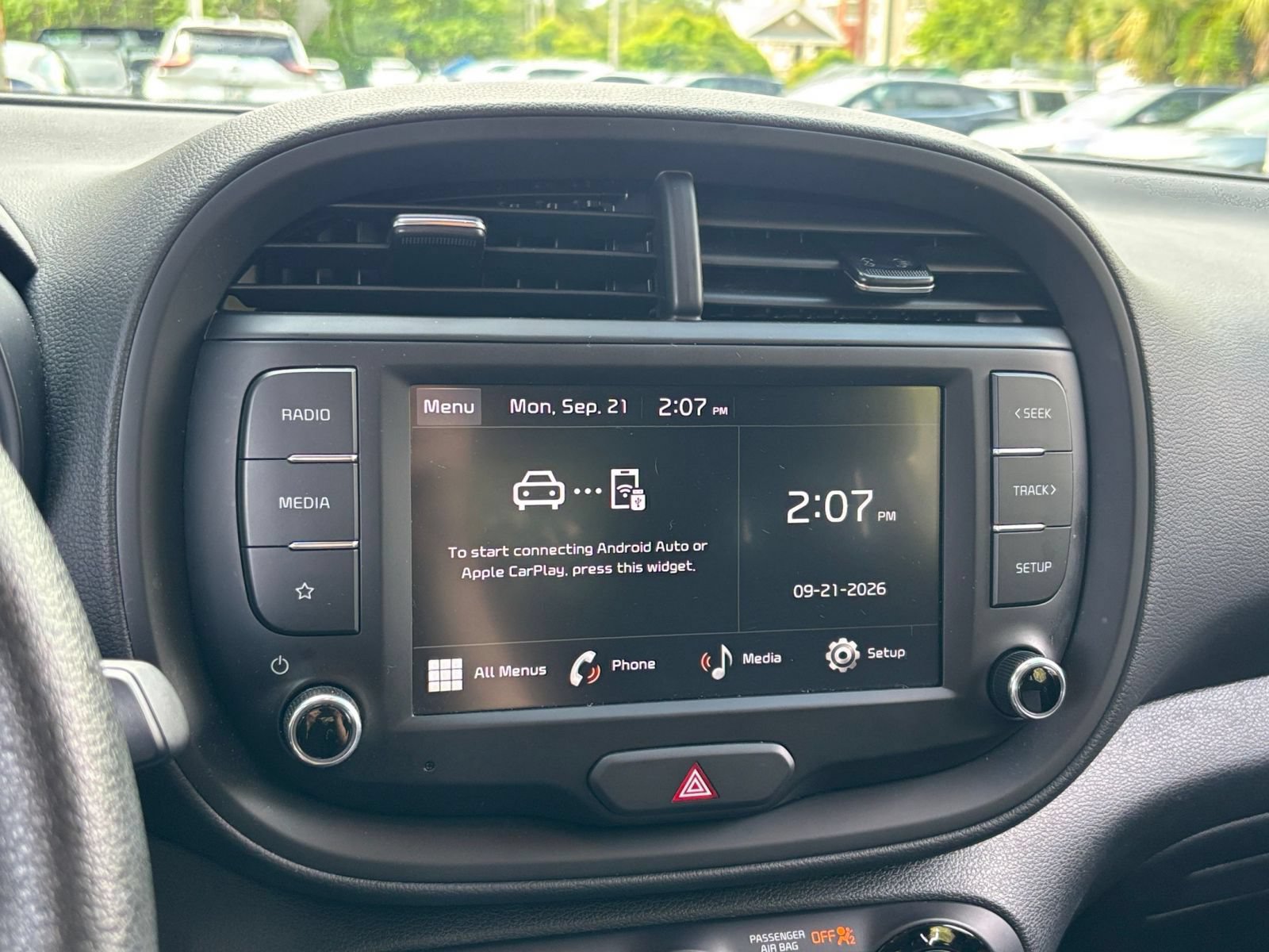 Used 2025 Kia Soul LX w/ LX Technology Package FWD image 19