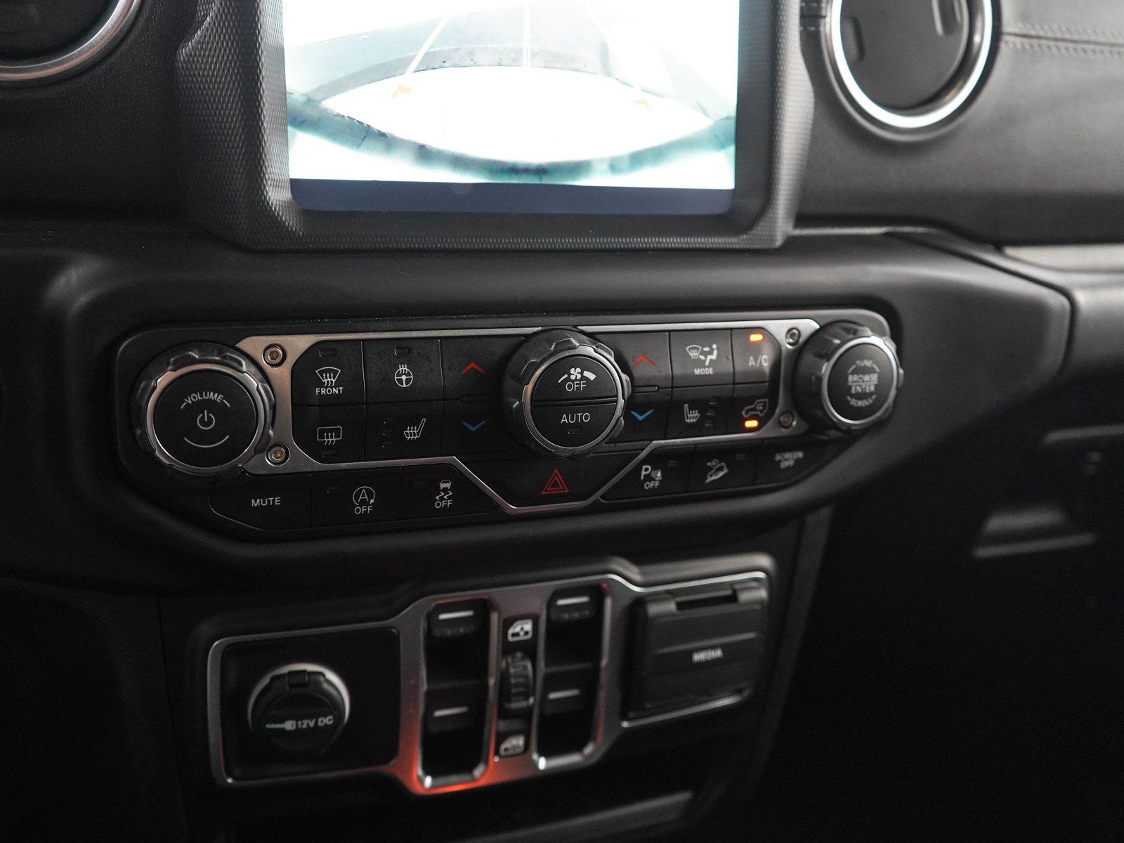 Used 2020 Jeep Wrangler Unlimited Sahara AWD/4WD image 21