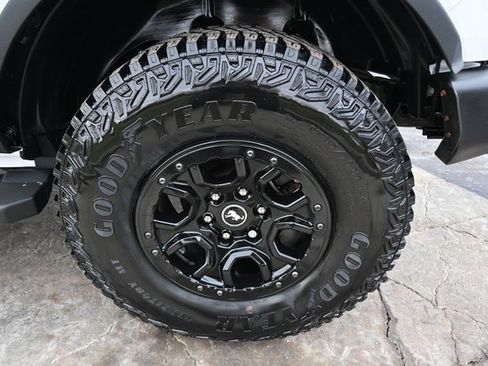 Used 2023 Ford Bronco Wildtrak image 13