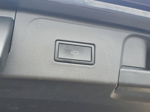 Used 2021 Volkswagen Atlas SEL Premium image 8