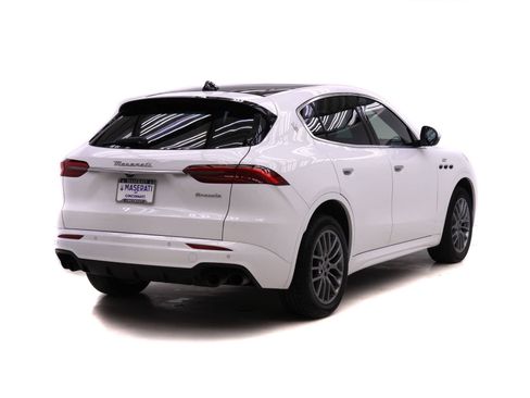 Used 2023 Maserati Grecale GT image 4