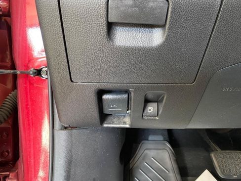 Used 2020 Toyota Highlander LE AWD/4WD image 16