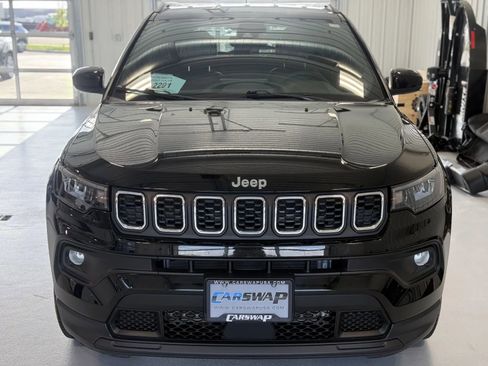 Used 2024 Jeep Compass Latitude AWD/4WD image 7
