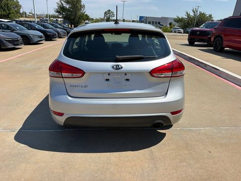 Used 2016 Kia Forte LX FWD image 4