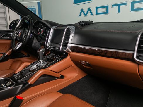 Used 2018 Porsche Cayenne S image 37