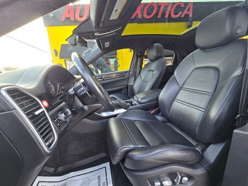 Used 2020 Porsche Cayenne Turbo AWD/4WD image 14