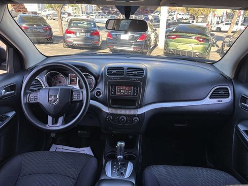 Used 2014 Dodge Journey SXT w/ Flexible Seating Group image 9