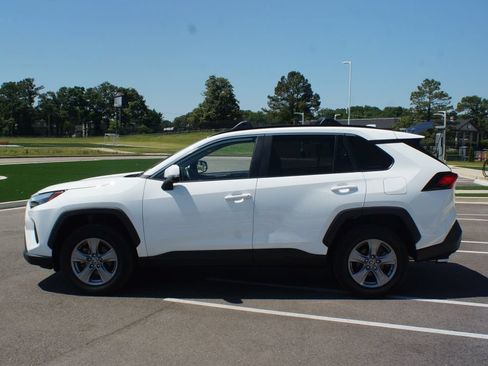 Used 2025 Toyota RAV4 XLE AWD/4WD image 12