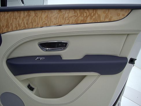 Certified 2023 Bentley Bentayga AWD/4WD image 50